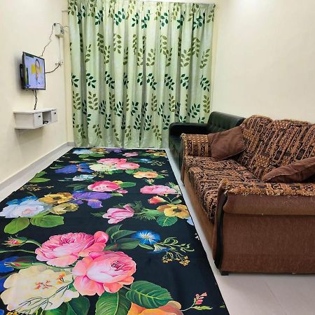 Wafiy Homestay Macang Екстериор снимка