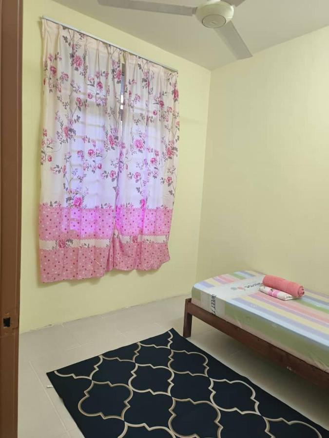 Wafiy Homestay Macang Екстериор снимка